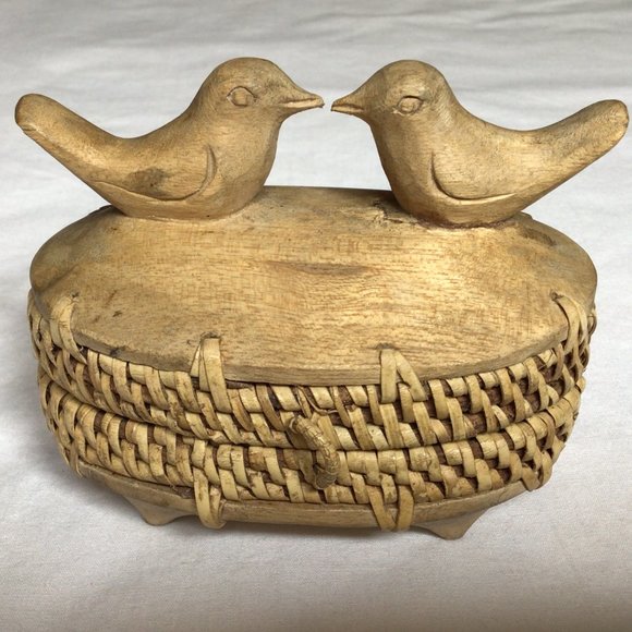 Love birds carved wooden and weaved trinket holder - Picture 2 of 4